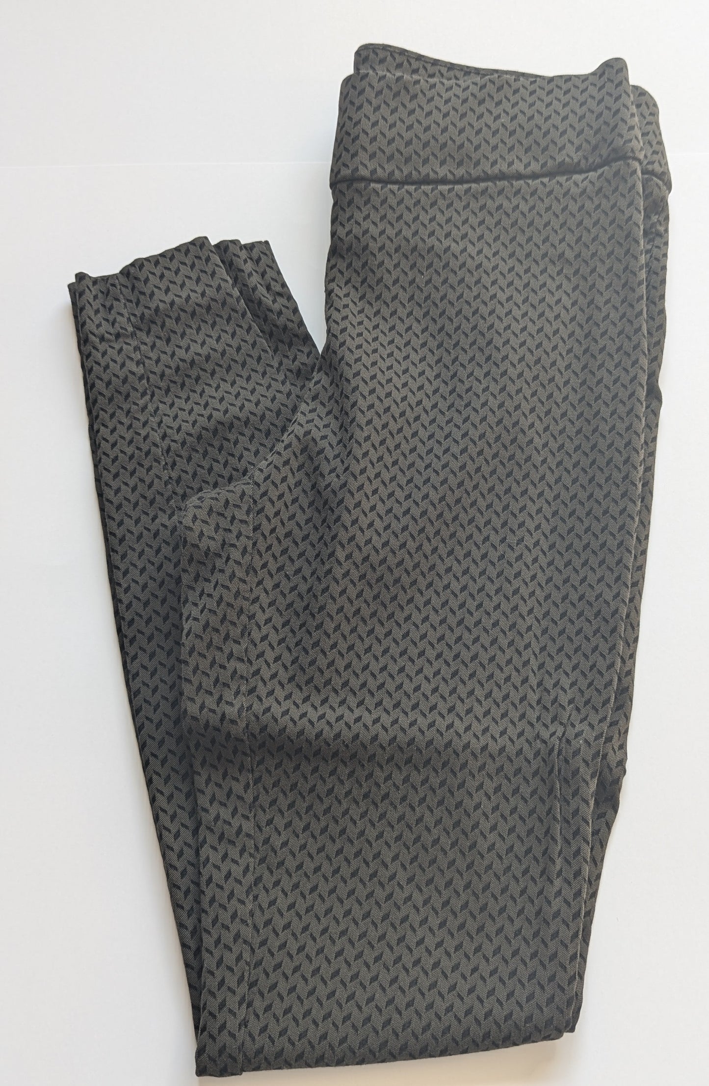 #17 Women black elastic waist pants, size 8, EUC