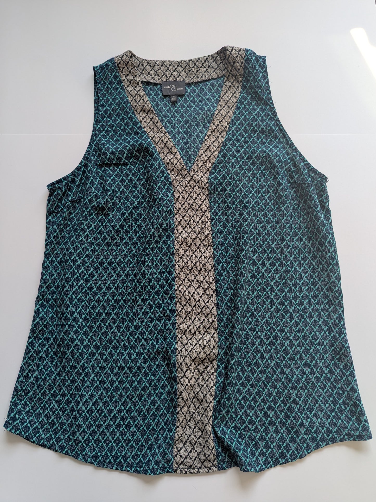 #17 Women market & spruce top size M, EUC