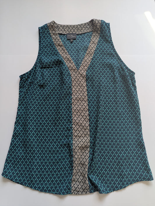 #17 Women market & spruce top size M, EUC