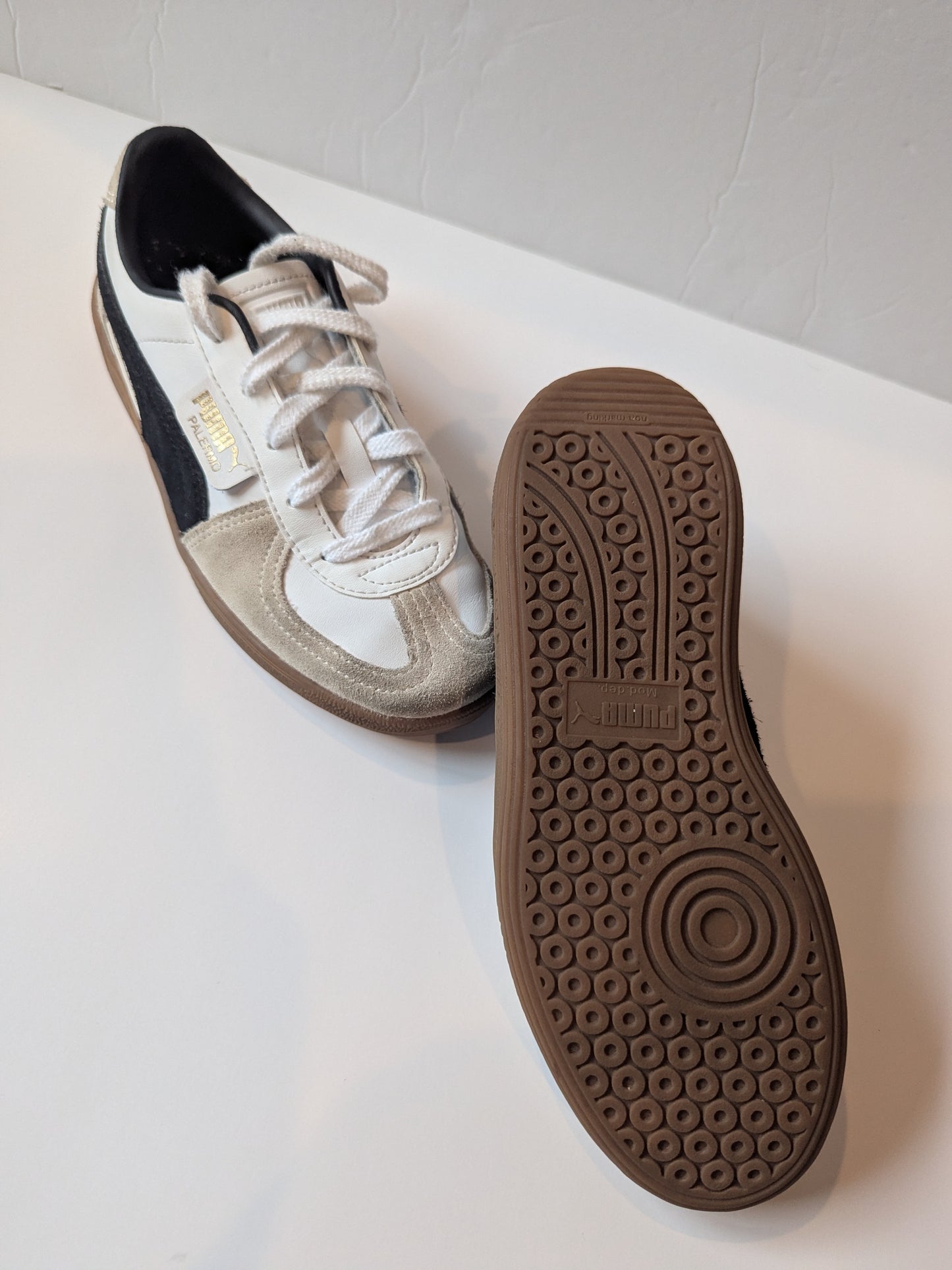 #17 Boys Palermo Puma Shoes, size 3, VGUC