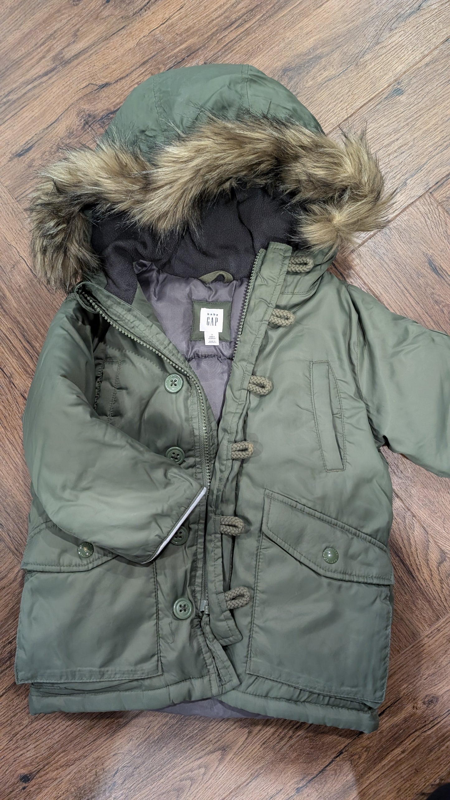 Gap green puffy jacket, fur lined hood, 3 yr