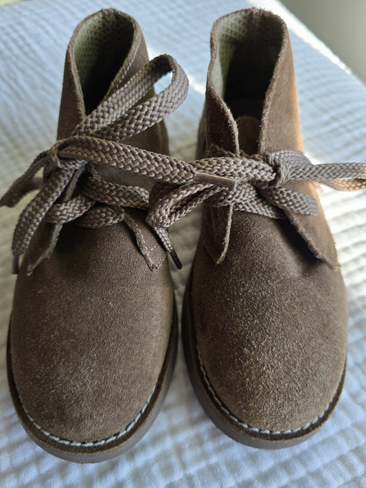 #131 Crew Cuts Boys brown suede ankle boots sz 12