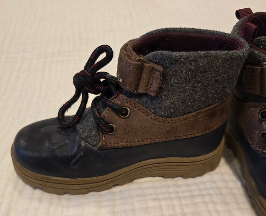 #131 Carters Boys Duck Boots sz 10