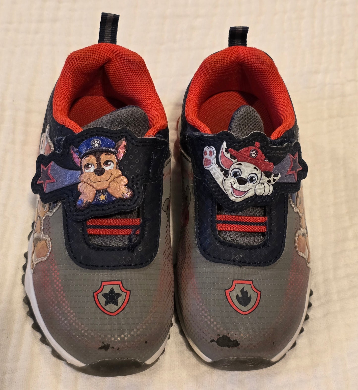 #131 Paw Patrol boys light up tennis shoes sz 10