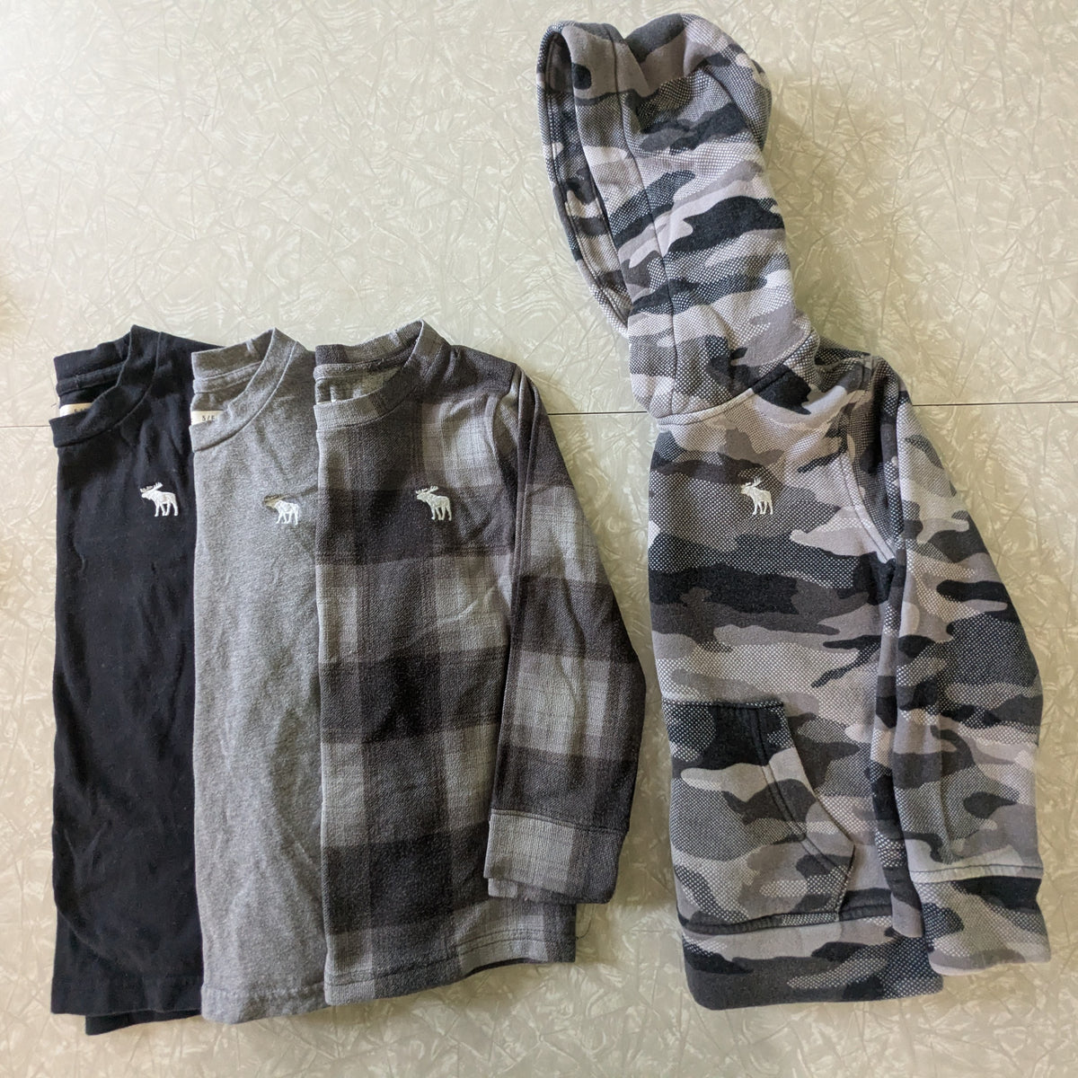 #61 Abercrombie Boys 5/6 3 Long Sleeve Tees & Hoodie