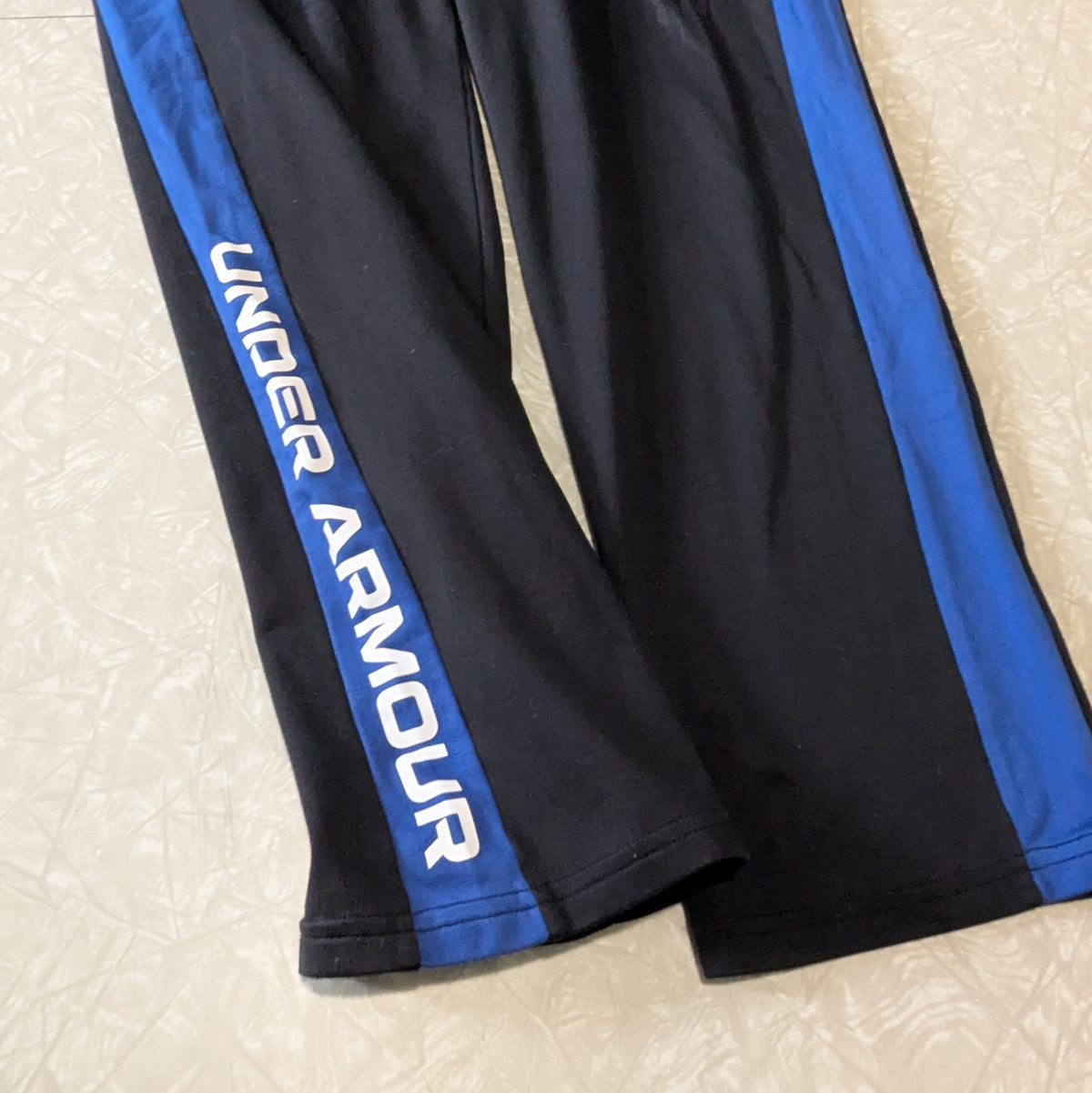 #61 Boys L Under Armour Track Pants Black Blue