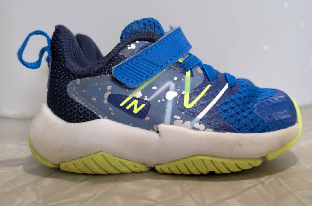 #61 Toddler 5 New Balance Sneakers Gym Shoes Blue Yellow