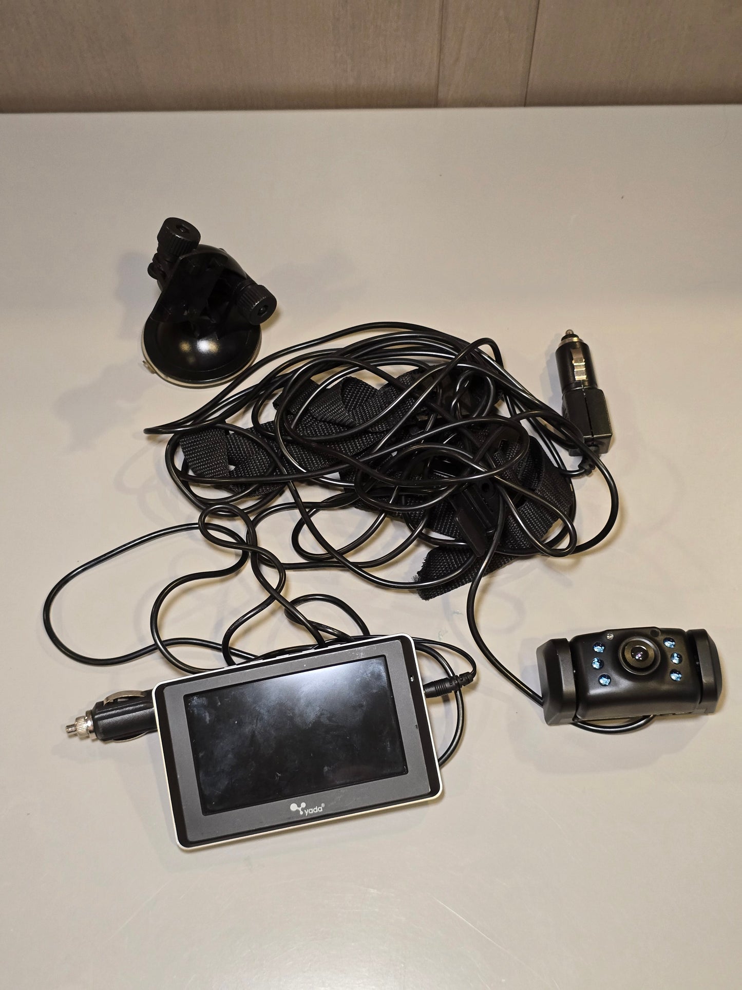 #131 Yada baby backseat camera set