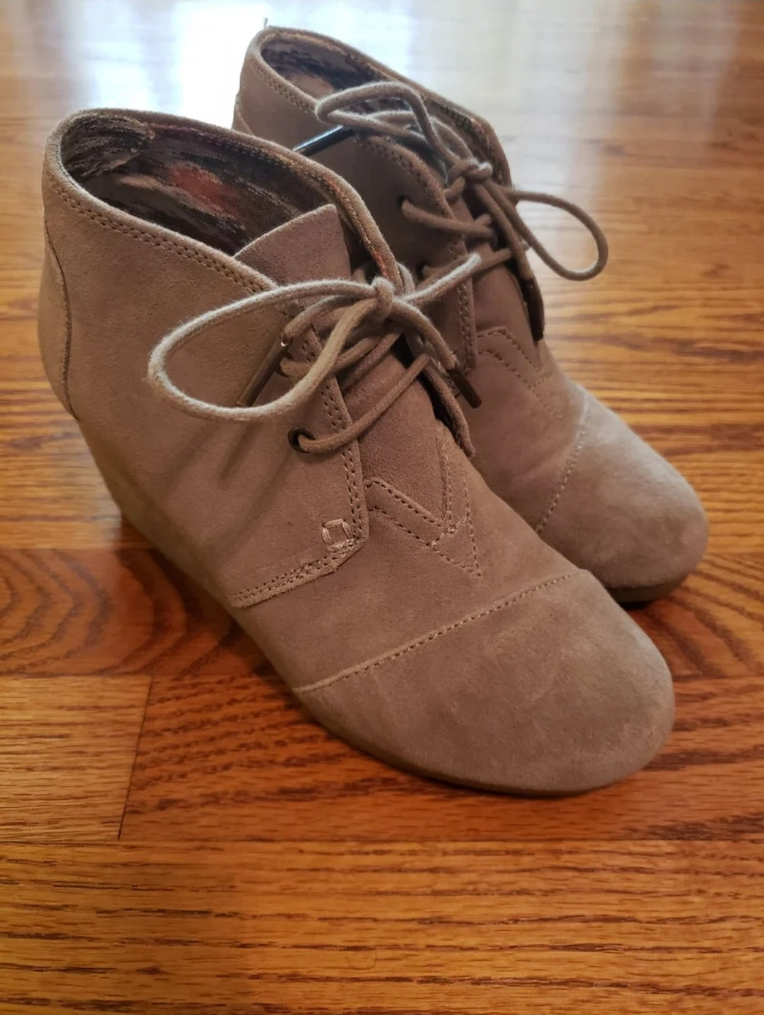 REDUCED!! Toms Size W7 Desert Wedge Taupe / Tan Booties