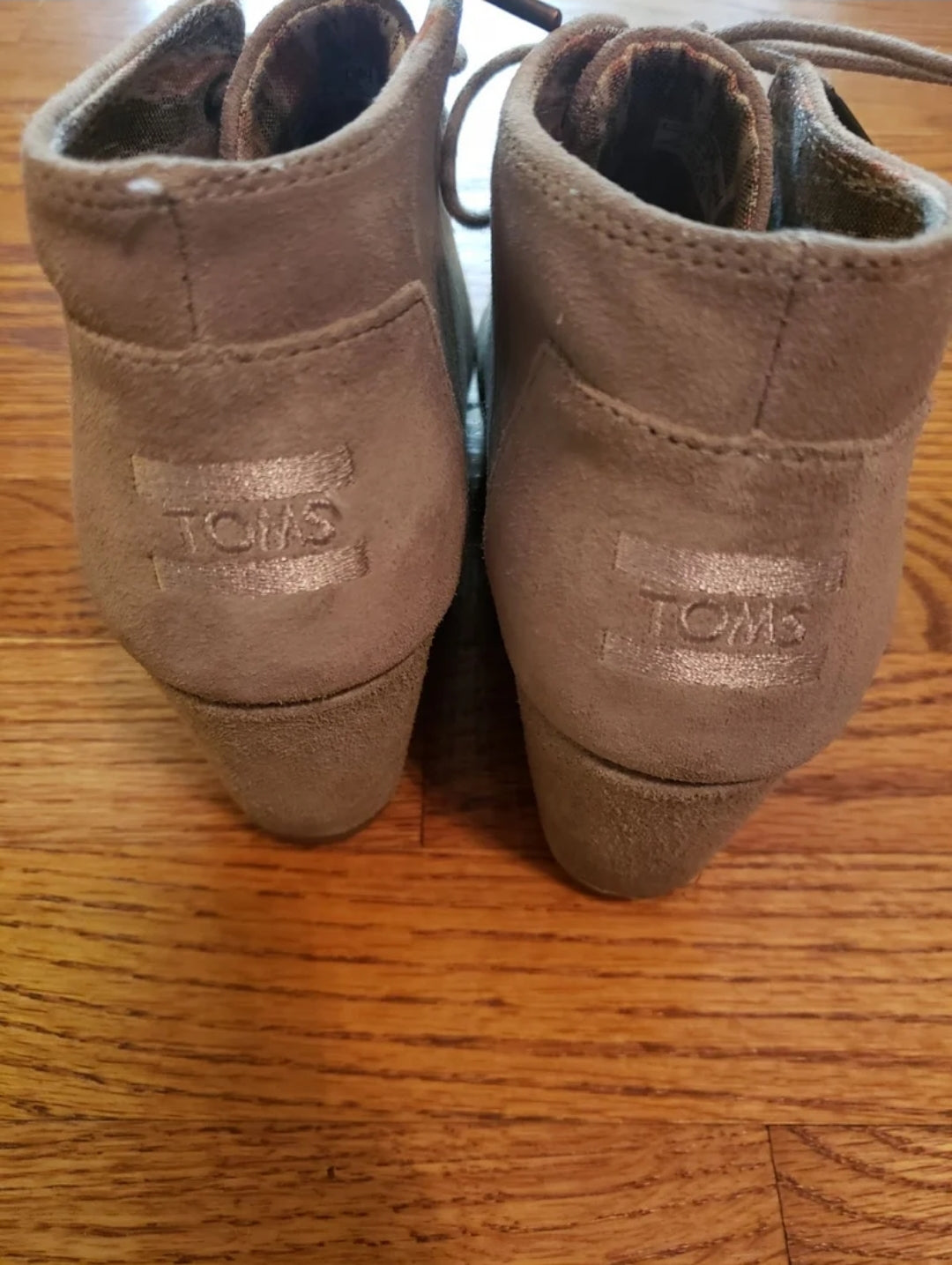 REDUCED!! Toms Size W7 Desert Wedge Taupe / Tan Booties