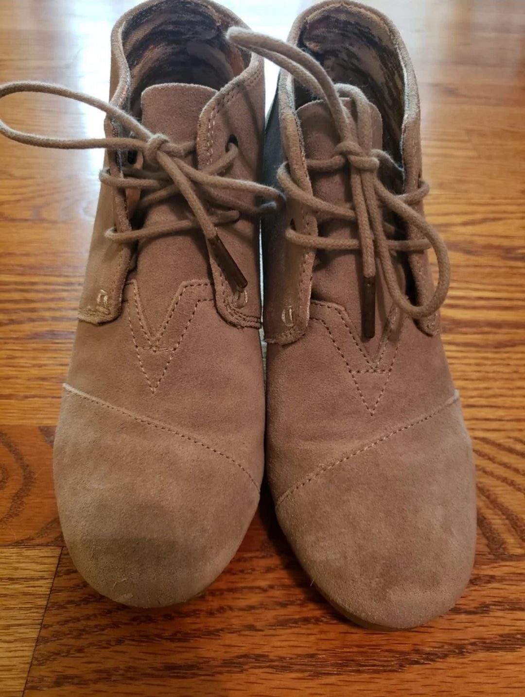 REDUCED!! Toms Size W7 Desert Wedge Taupe / Tan Booties