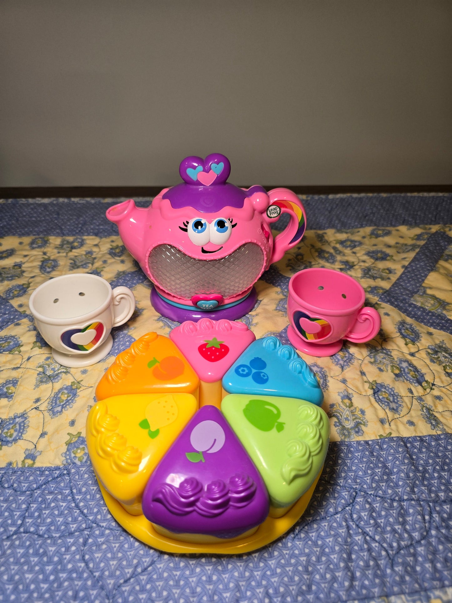 #131 REDUCED LeapFrog Musical rainbow tea party