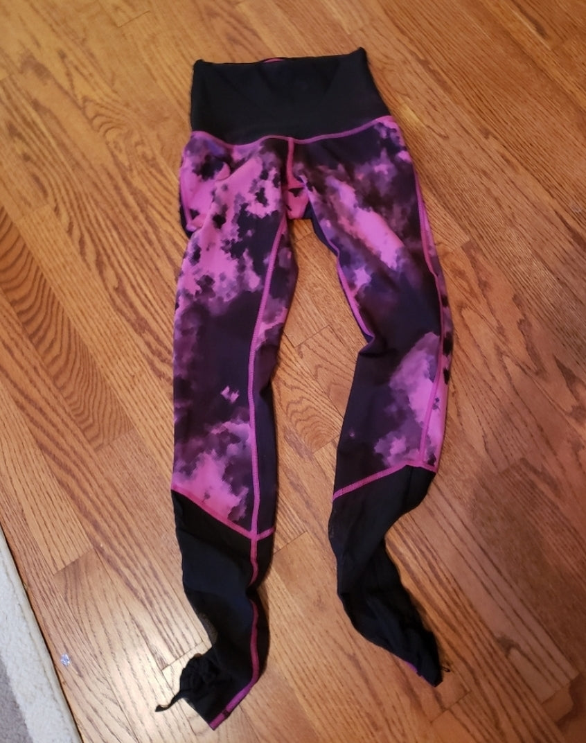 Lululemon Size 4 Sweaty Endeavor Tight-Blooming Pixie Raspberry Black/Black Leggings