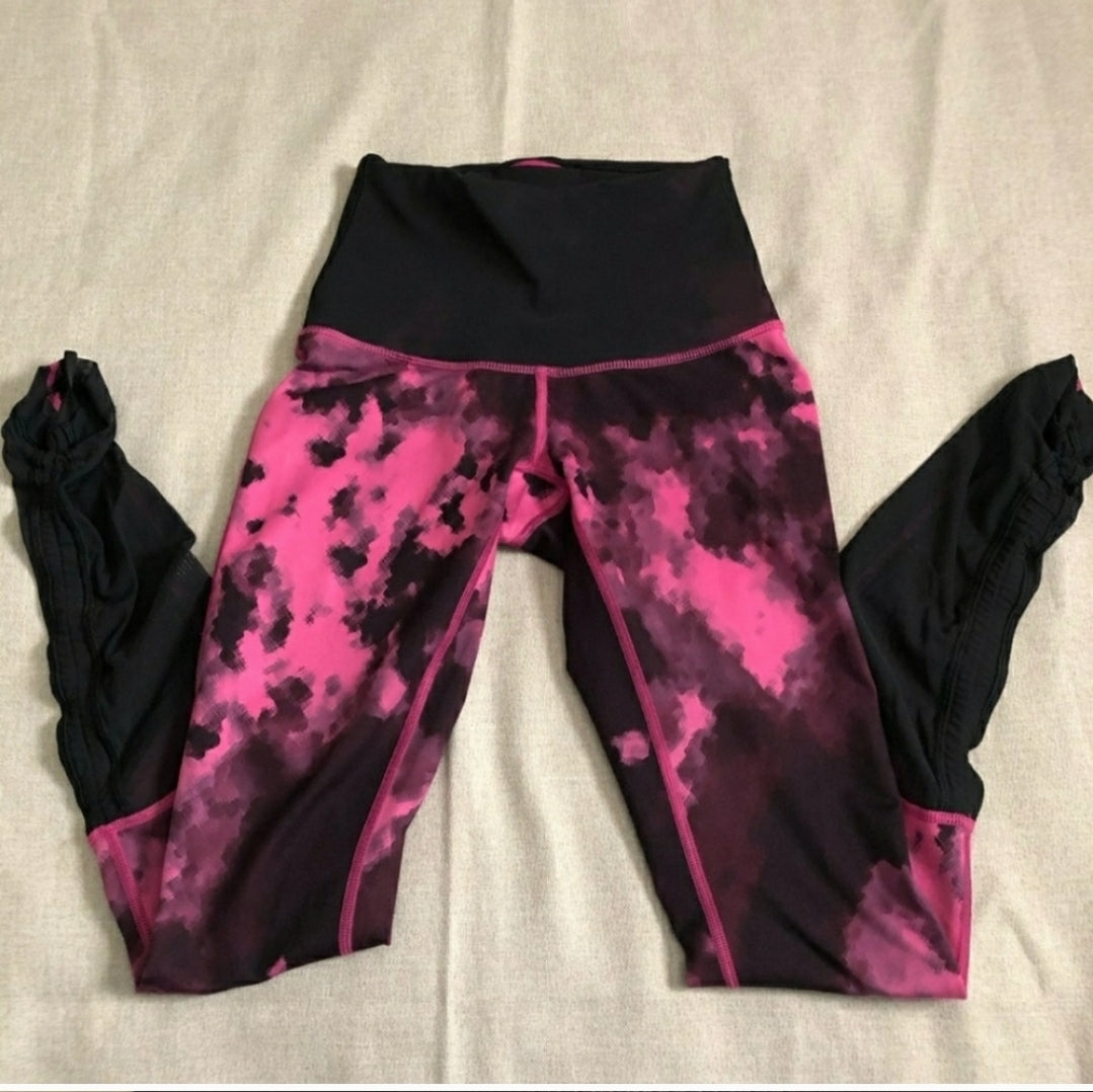 Lululemon Size 4 Sweaty Endeavor Tight-Blooming Pixie Raspberry Black/Black Leggings