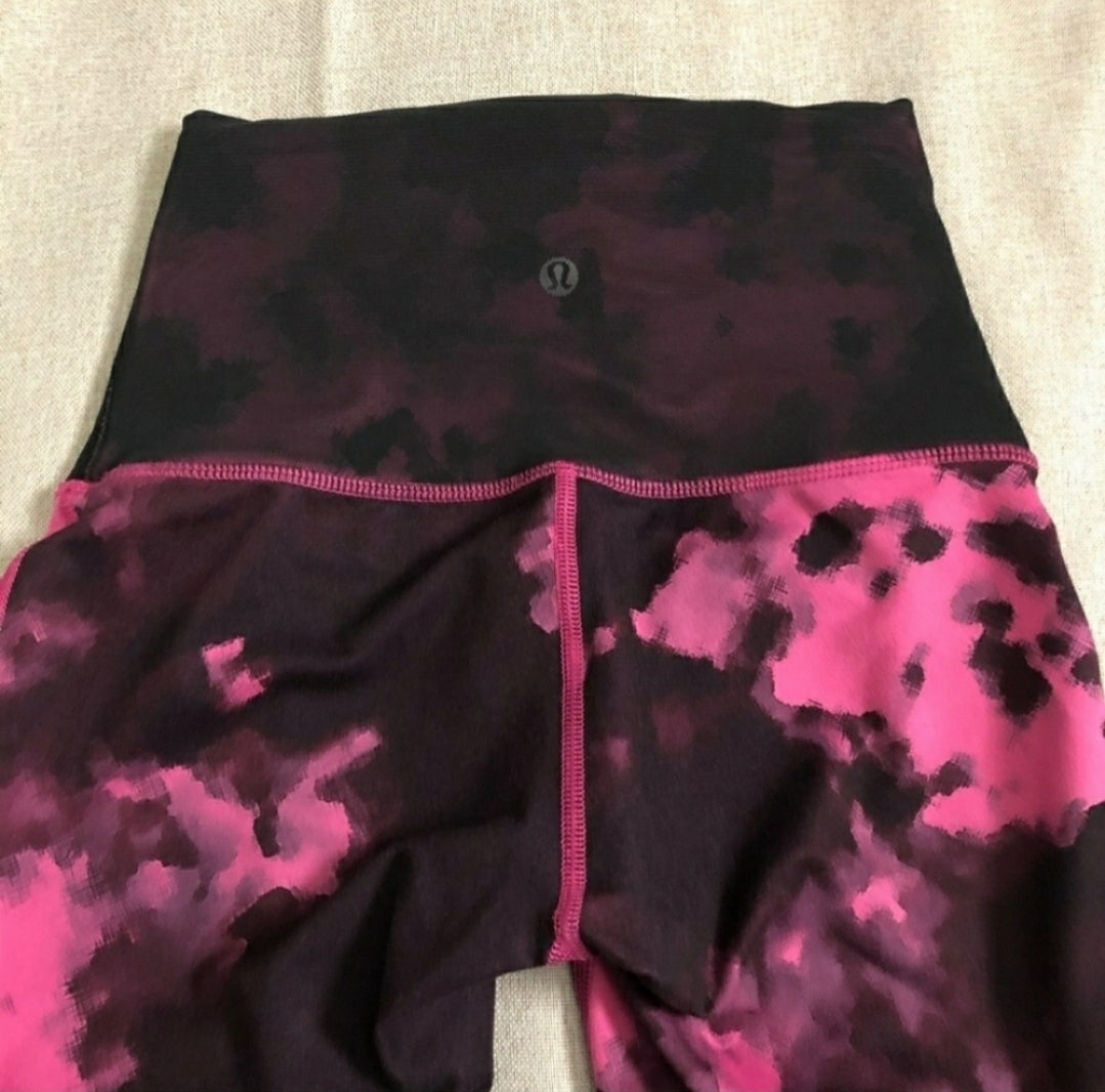 Lululemon Size 4 Sweaty Endeavor Tight-Blooming Pixie Raspberry Black/Black Leggings