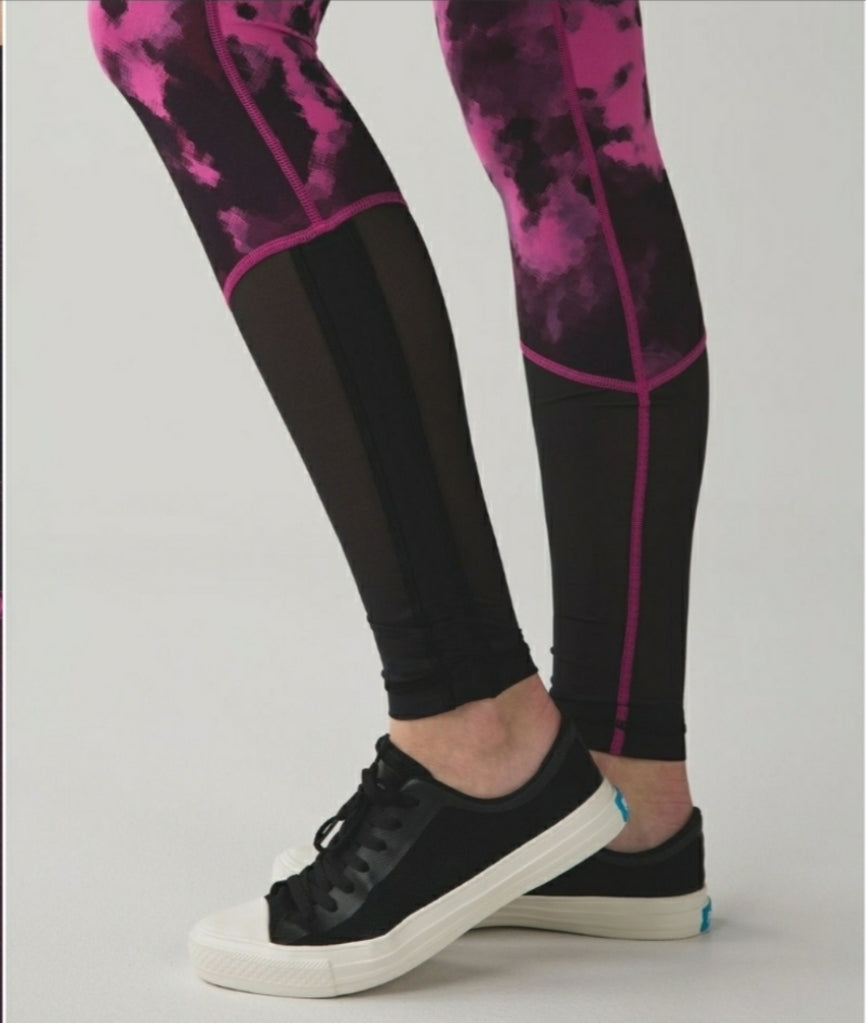 Lululemon Size 4 Sweaty Endeavor Tight-Blooming Pixie Raspberry Black/Black Leggings