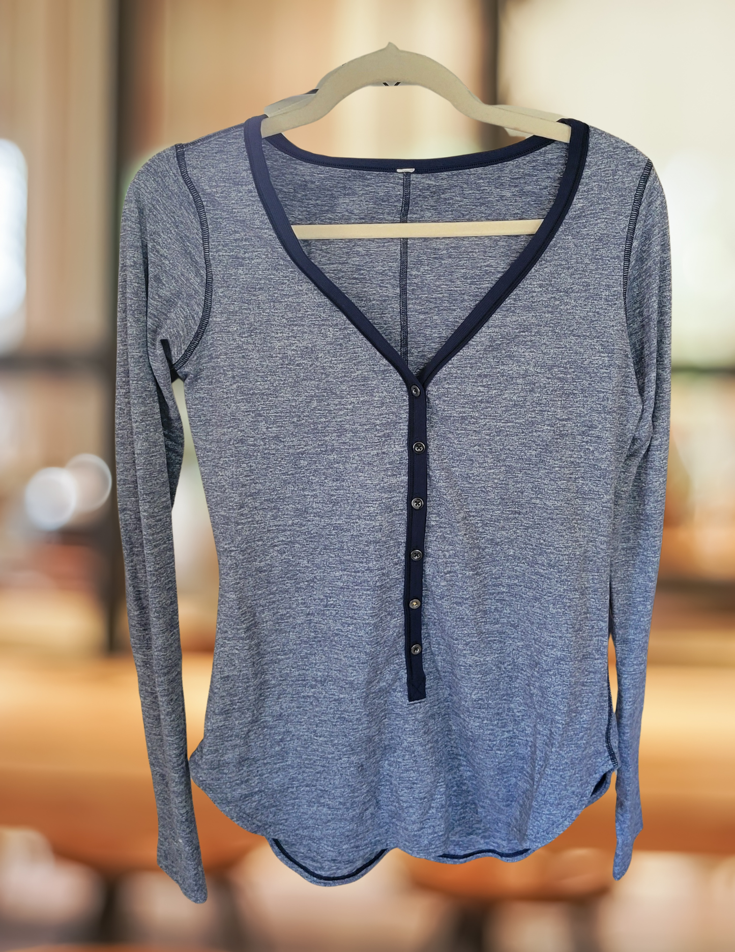 #59 Lululemon Long Sleeve Shirt Womens Size Medium