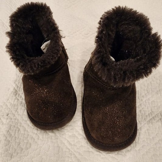 #3A girls size 18-24 mo, EMU Australia boots, fit like a 7