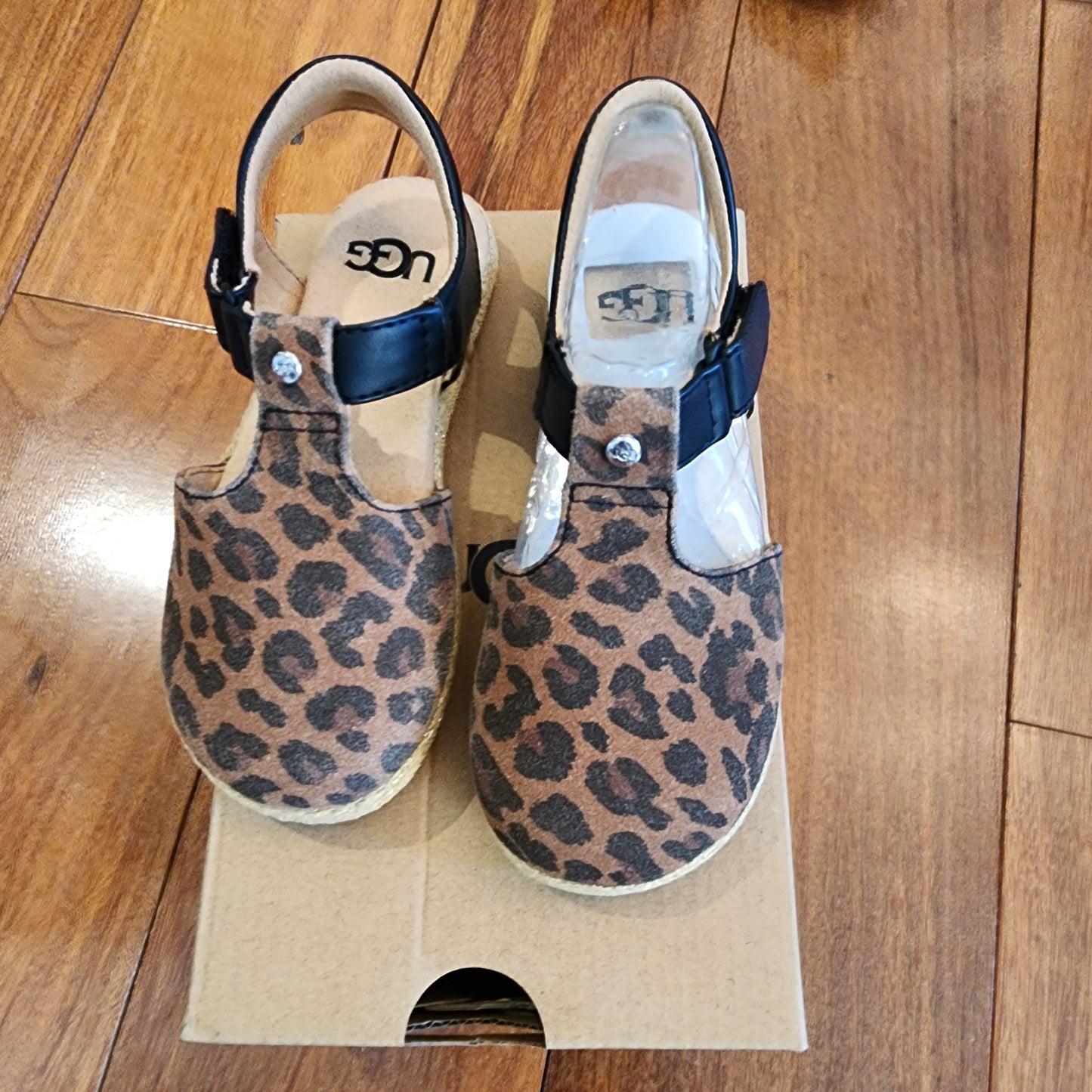 #3A girls NIB Size 9 Ugg Leopard Mary Janes **REDUCED**