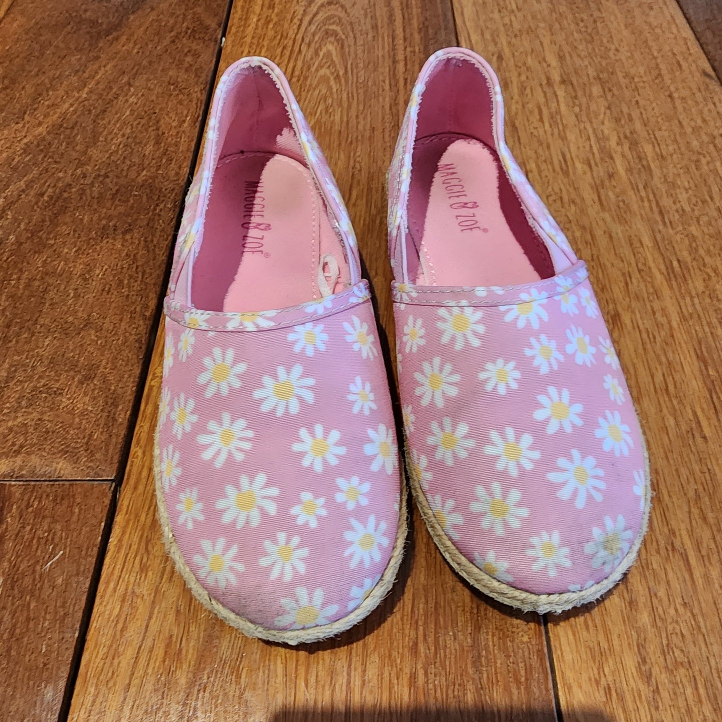 #3A girls Size 10 Maggie & Zoe daisy shoes  **REDUCED**