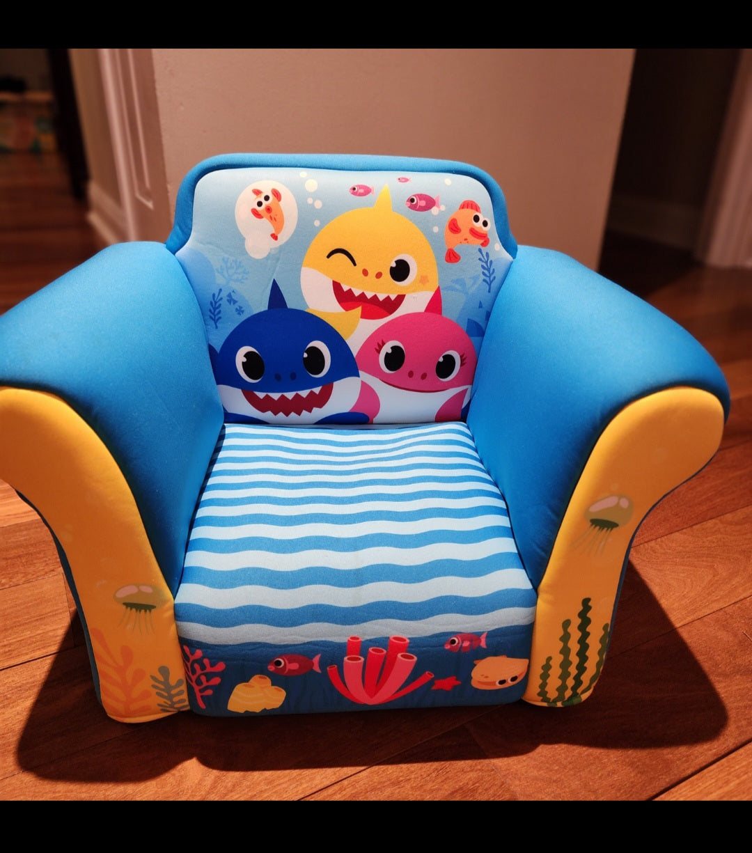 #135 Cocomelon toddler chair GUC