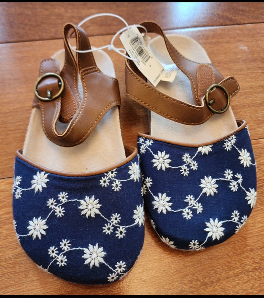 #135 girls size 9 Old Navy embroidered daisy shoes NWT