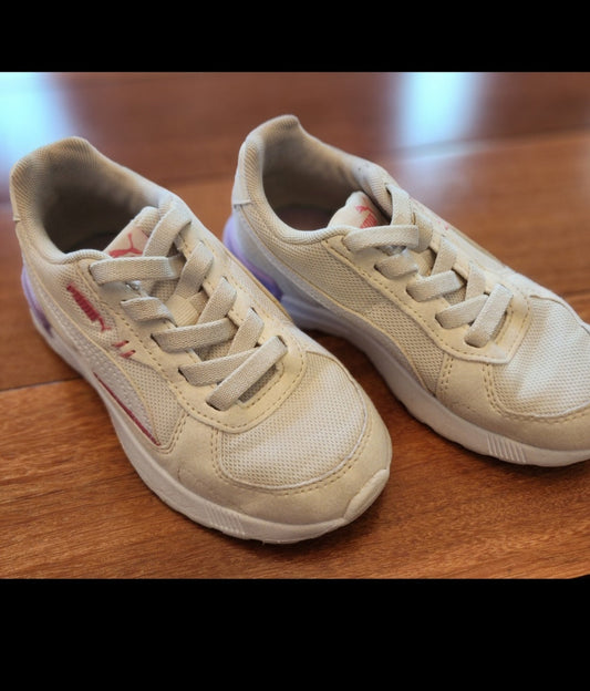 #135 girls size  12C Puma gymshoes