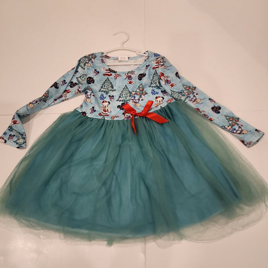 #135 girls size XL 5-6T boutique Disney Christmas twirl dress