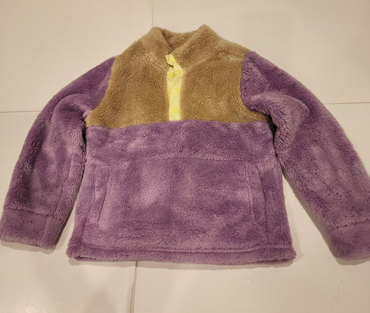 #135 girls size 5 Gap furry/fleece pullover with pockets