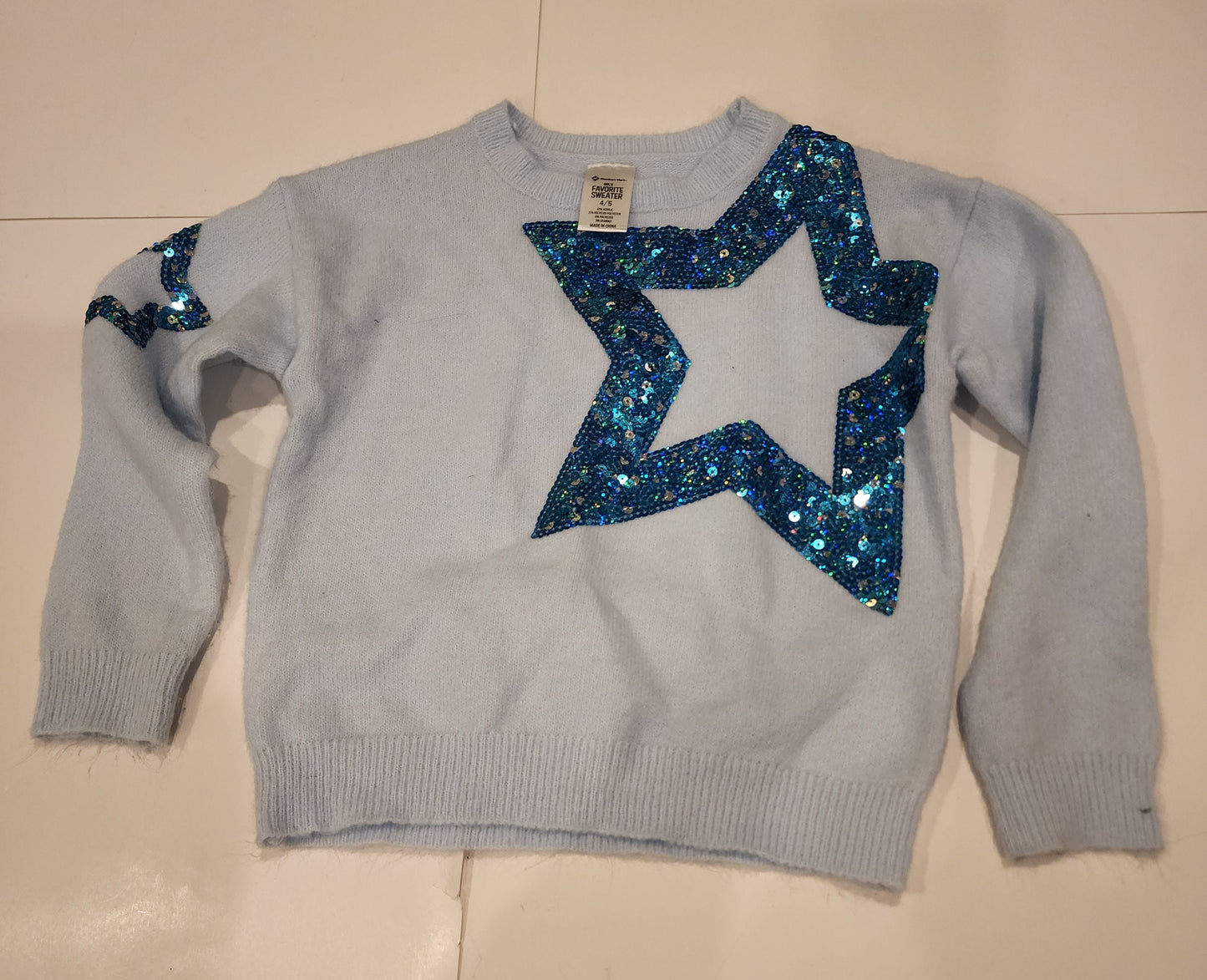 #135 girls size 4/5 super soft sweater