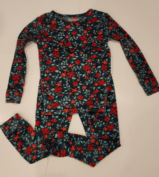 #135 Girls size 5 Cat & Jack pajamas EUC