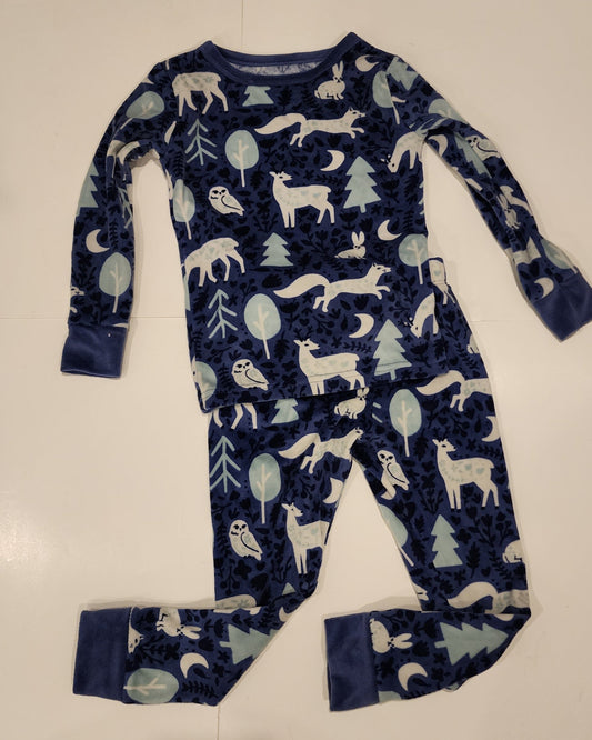 #135 Girls size 4 Cat & Jack pajamas