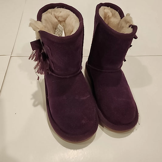 #135 girls size 9 Koolaburra by Ugg purple boots GUC