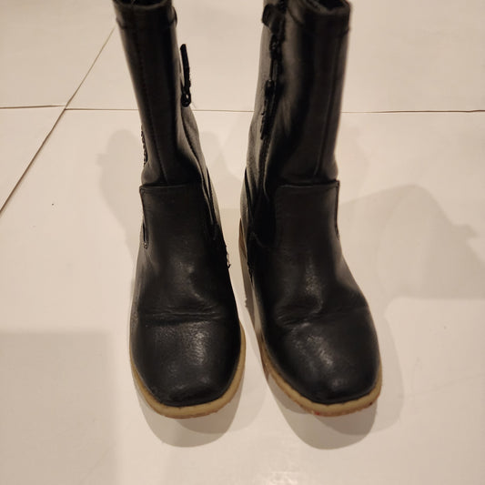 #135 Girls size 9 Cat & Jack tall black boots GUC