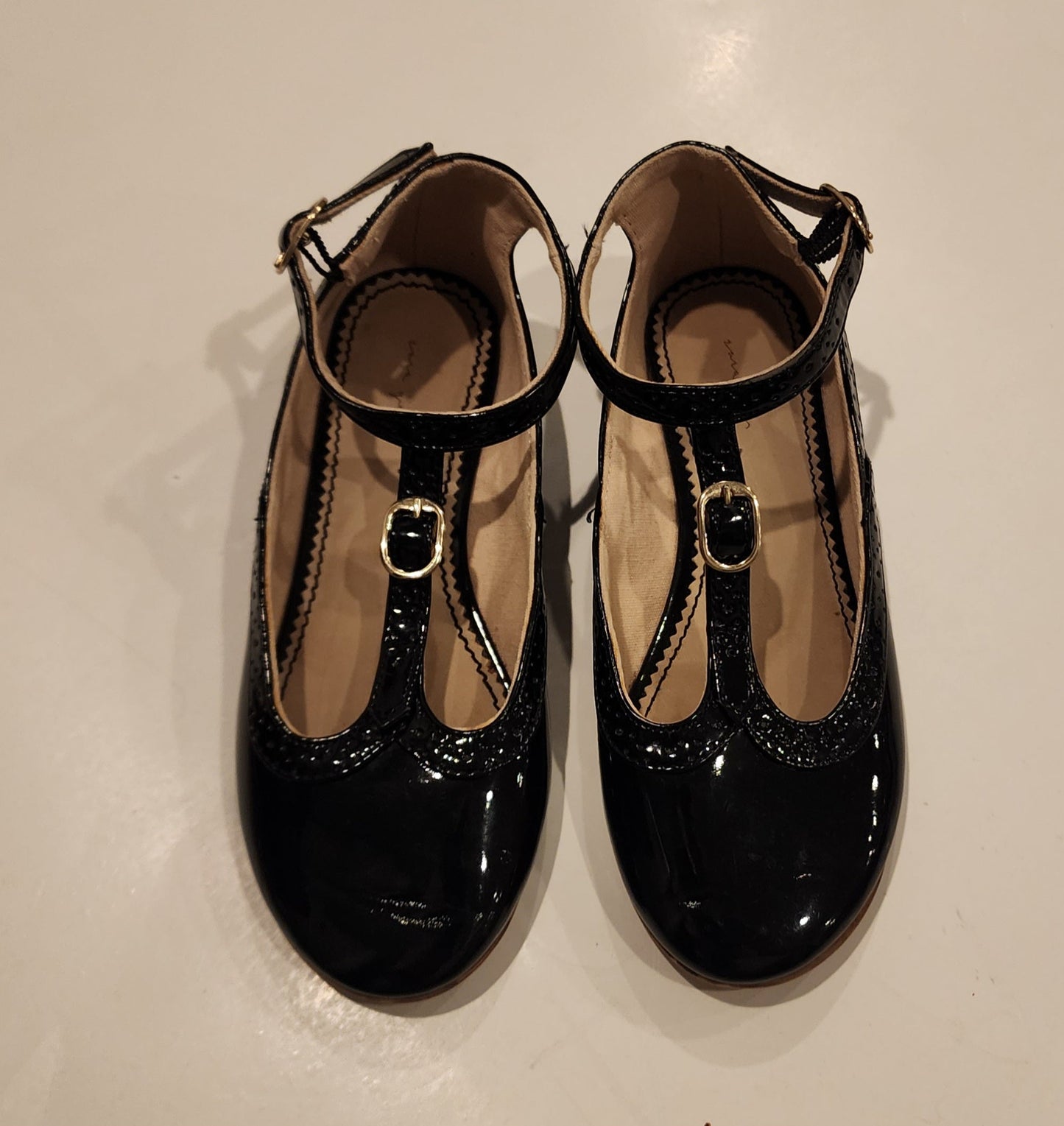 #135 girls size 31 (about a 12-13) Zara girls black patent leather shoes GUC