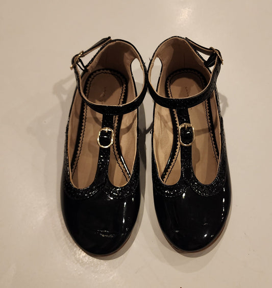 #135 girls size 31 (about a 12-13) Zara girls black patent leather shoes GUC