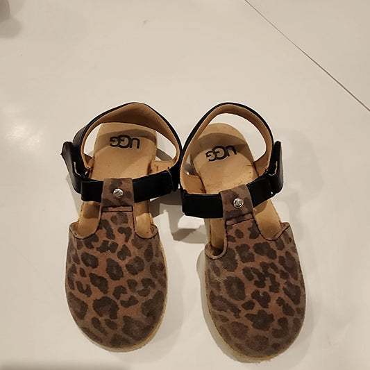 #135 girls size 10 Ugg leopard print Mary Jane shoes GUC