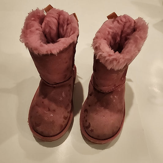 #135 girls size 8 Uggs GUC