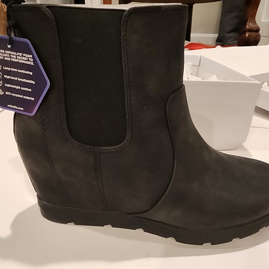 #135 Women's size 8.5 Sonoma Ortholite Eco boots NIB