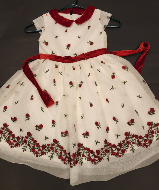 #135 girls Size 6 Wonder nation dress