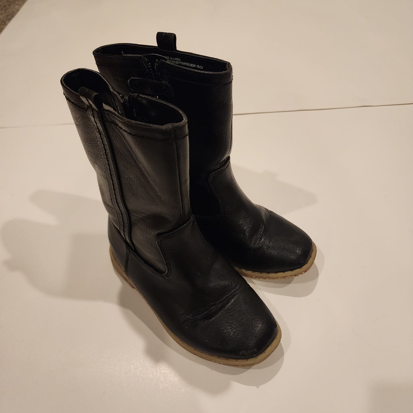#135 girls Size 9 Cat and Jack tall black boots