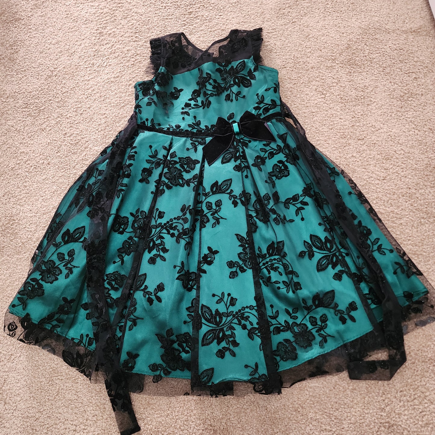 #135 girls Size 5 Jona Michelle holiday dress