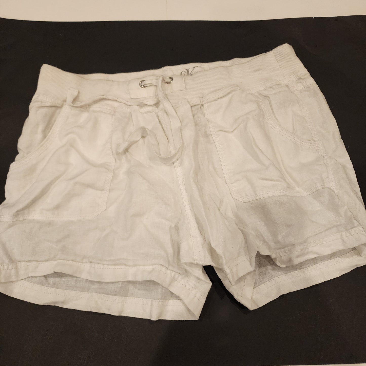 #135 Women's size xl Calvin Klein white linen shorts