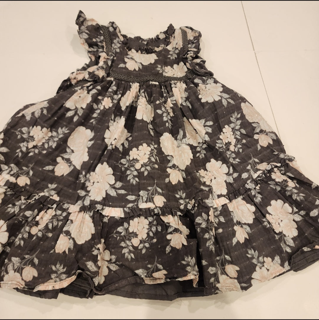 #135 girls size 4T Tahari floral dress
