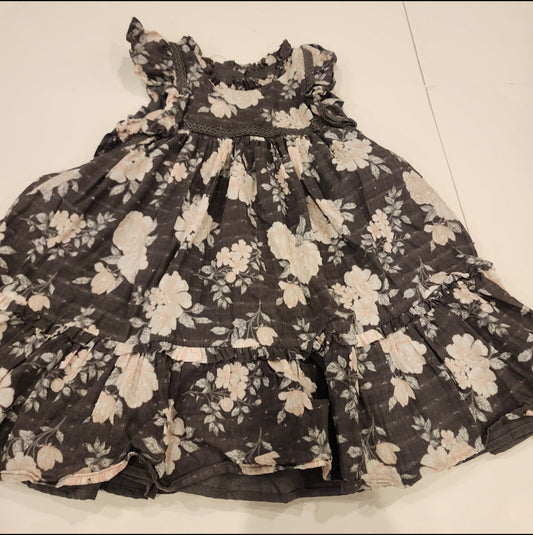 #135 girls size 4T Tahari floral dress