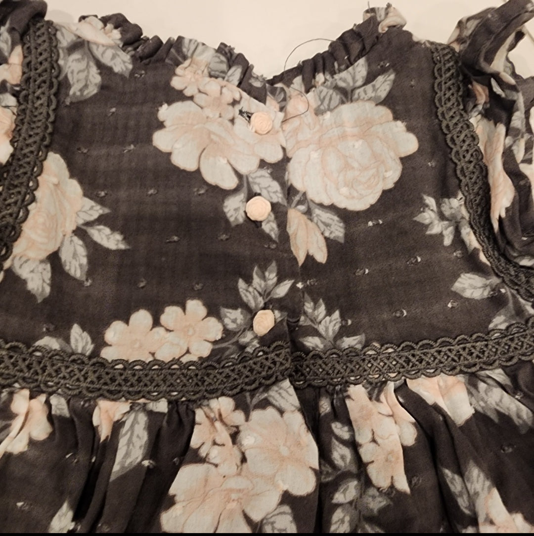 #135 girls size 4T Tahari floral dress
