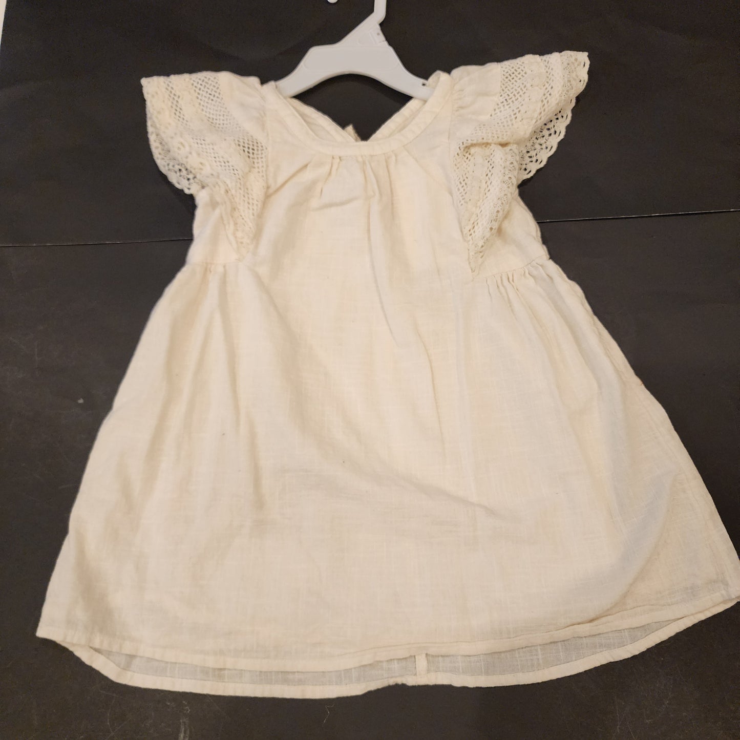 #135 girls size 5T Old Navy ivory linen dress