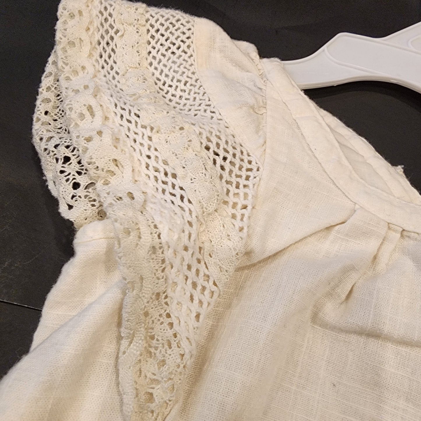 #135 girls size 5T Old Navy ivory linen dress
