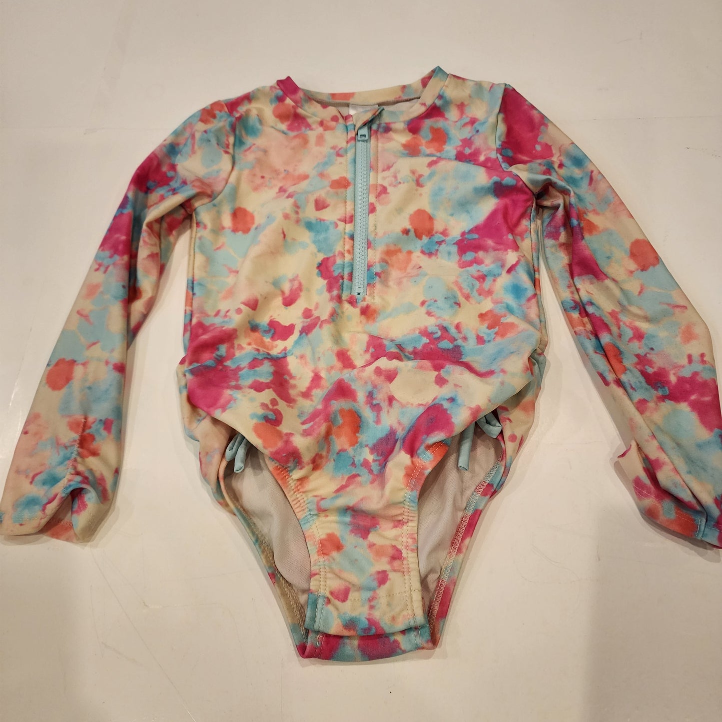 #135 girls size 5T Cat & Jack long sleeve bathing suit