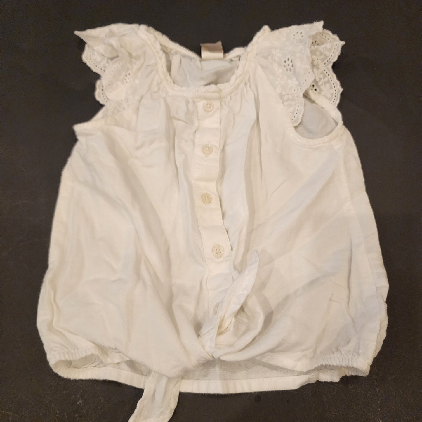 #135 girls Size 5 Osh Kosh button down eyelet sleeve top